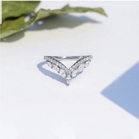 unknown Jewelry - Exquisite .925 SS Princess Cut Ring Sz. 6